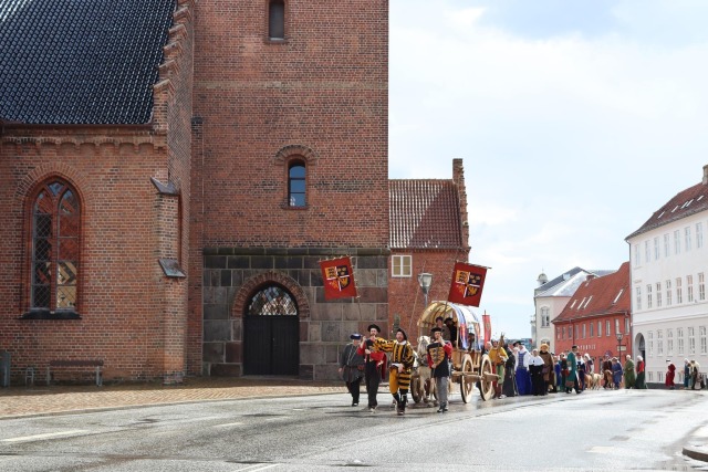 Kørsel med Fruevognen og turvognen ...